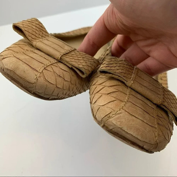 Stuart Weitzman Flats sz 9 snakeskin square toe - Picture 9 of 12